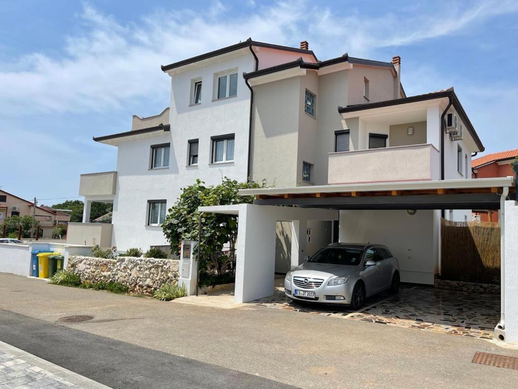 Apartments Ivana With The Pool Rovinjsko Selo Exterior foto