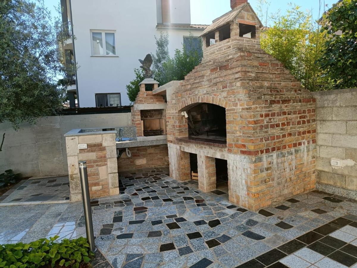 Apartments Ivana With The Pool Rovinjsko Selo Exterior foto