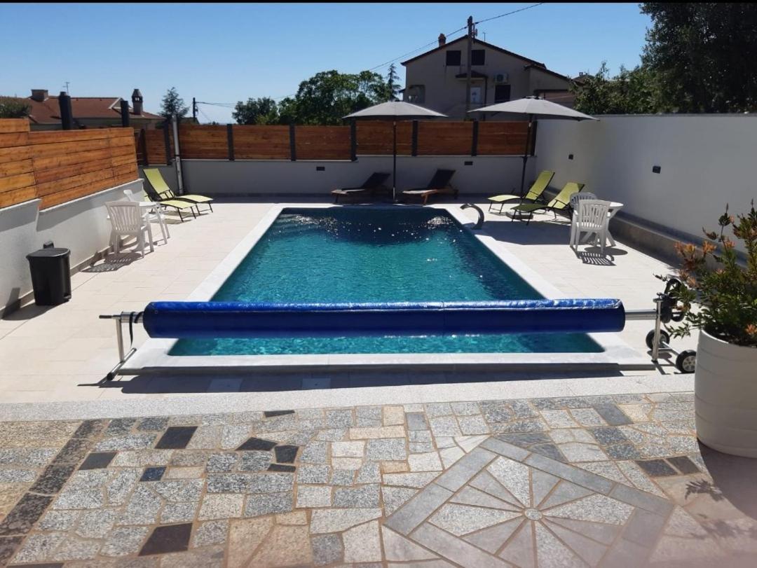 Apartments Ivana With The Pool Rovinjsko Selo Exterior foto