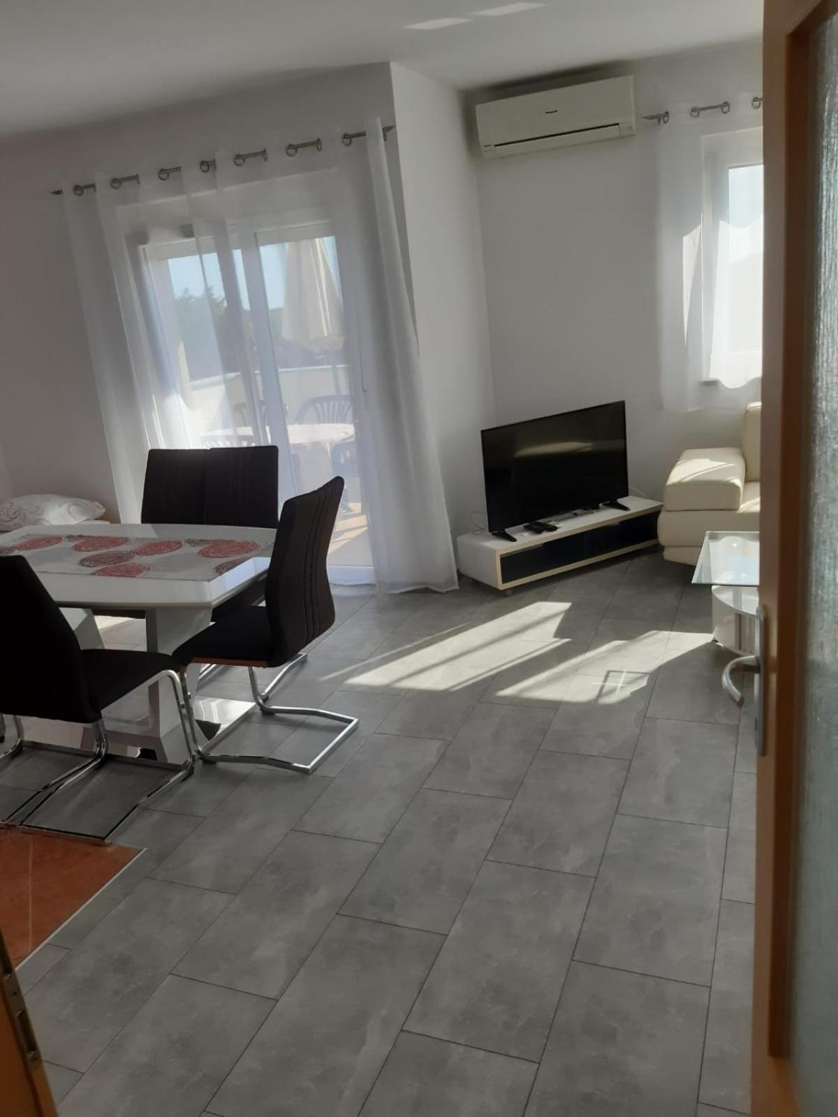 Apartments Ivana With The Pool Rovinjsko Selo Exterior foto